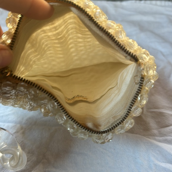 Vintage clear bead purse with lucite handle - Picture 2 of 11